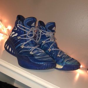 Women’s basketball sneakers